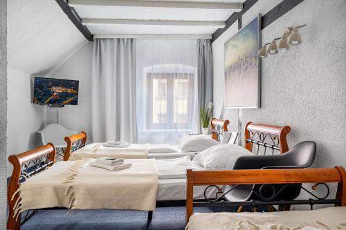 Una cama o camas en una habitación de Great Polonia Jelenia Góra City Center