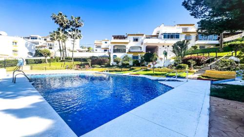 La Perla Beach & Pool