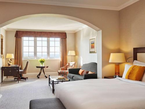Postel nebo postele na pokoji v ubytování Fairmont St Andrews, Scotland
