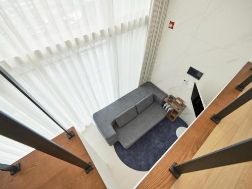 an overhead view of a couch in a living room at UH FLAT Signature GANGNAM in Seoul