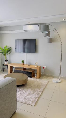 TV a/nebo společenská místnost v ubytování Nala Realty at Lombardy