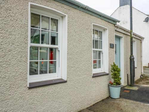 two windows on the side of a house at Pippin Cottage in Beaumaris