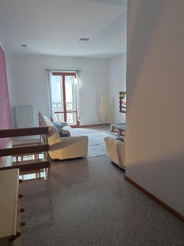 a living room with a couch and a table at A Casa di Lory in Atessa
