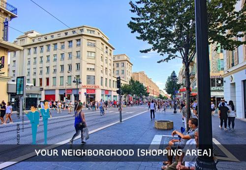 une rue de la ville avec des gens qui marchent dans la rue dans l'établissement Nestor&Jeeves - CLEA - Terrasse - Central, à Nice