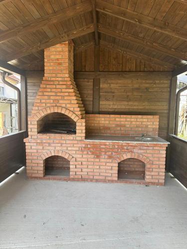 an outdoor brick oven in a patio at La Colonelu in Sărata-Monteoru