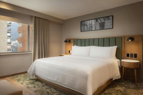 Ein Bett oder Betten in einem Zimmer der Unterkunft Four Points by Sheraton Tequendama, Bogota