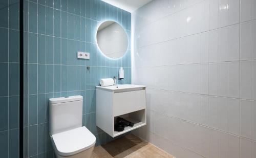 Ένα μπάνιο στο Stay U-nique Apartments Font BCN
