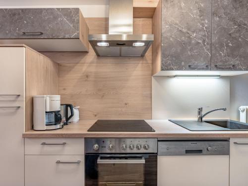 Kuchyňa alebo kuchynka v ubytovaní Apartment Ferienglück by Interhome