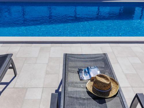 Kolam renang di atau dekat dengan Apartment Tommy-2 by Interhome