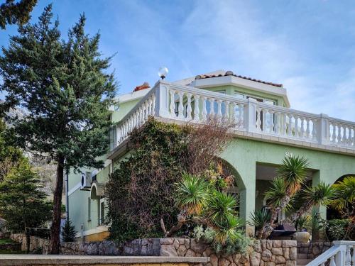Το κτήριο όπου στεγάζεται  η παραθεριστική κατοικία