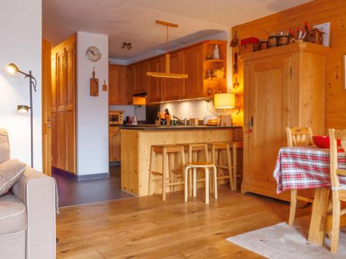 Kuchyň nebo kuchyňský kout v ubytování Apartment Neige et Soleil by Interhome