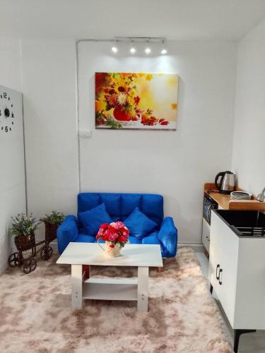 Una cocina o zona de cocina en City villa condo - Cozy budget flat in LadPhao rd, Bangkapi