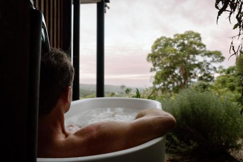 Gallery image of Luxury Hilltop Hideaway Private Outdoor Bath Stunning Hinterland Views in Mapleton