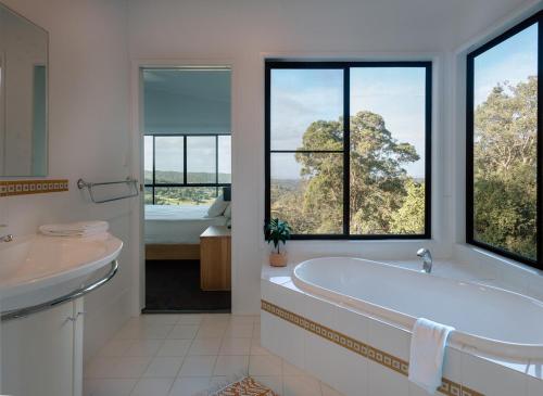 Gallery image of Luxury Hilltop Hideaway Private Outdoor Bath Stunning Hinterland Views in Mapleton