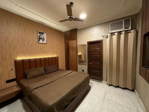 Postel nebo postele na pokoji v ubytování Desire Courtyard