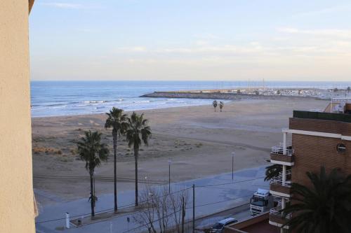 At151 Flat with Airco,building in front of the beach