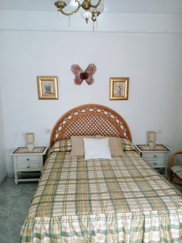 Piso bajo de 3 habitaciones y un baño SIN cocina