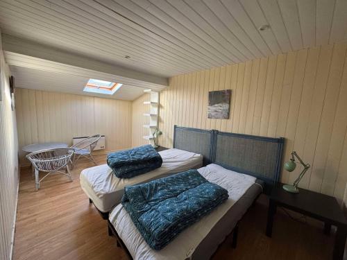 Ένα ή περισσότερα κρεβάτια σε δωμάτιο στο Loft entre vignes et lac