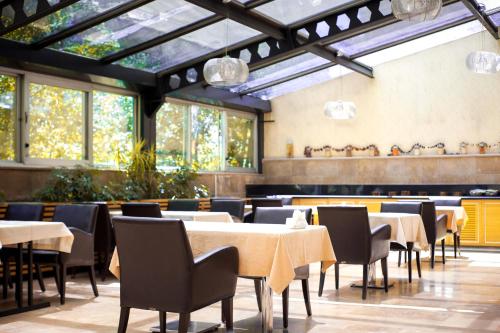 Restaurace v ubytování Nüzhet Hotel