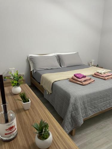 a bedroom with a bed with towels on it at Casa Melly in Barletta