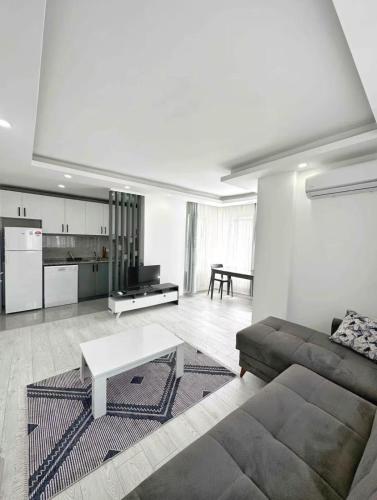 Sunny Escape, Just 400m from the Beach