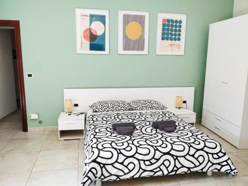 Postel nebo postele na pokoji v ubytování Kalos Rooms