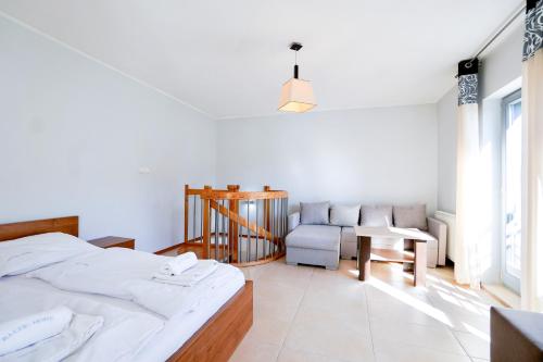 Katil atau katil-katil dalam bilik di Marea by Baltic Home