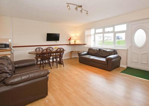 Posezení v ubytování Anglesey Bungalows