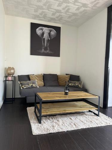 Appart au pied du T2 La Défense Paris