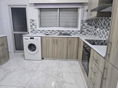 Dapur atau dapur kecil di Project 99 - Breakbooking CY