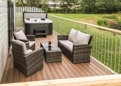 Χώρος καθιστικού στο Flaxton Meadows Luxury Lodges