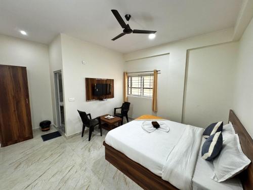 Μια τηλεόραση ή/και κέντρο ψυχαγωγίας στο Grs Comforts Lodge