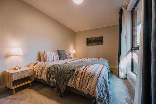 a bedroom with a bed and a window at Retreat, Relax, Repeat in Katoomba, Blue Mountains in Katoomba