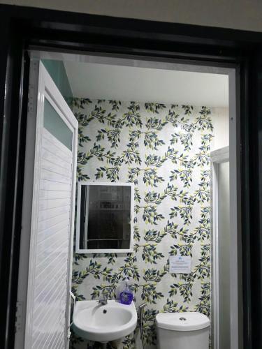 a bathroom with a sink and a toilet at Mamadear's Bed & Breakfast in Suizo