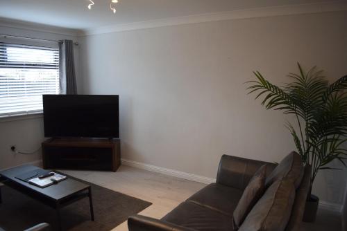 Μια τηλεόραση ή/και κέντρο ψυχαγωγίας στο 3 Bedroom-Kelpies Serviced Apartments Bruce