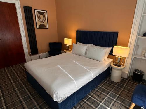 a bed in a hotel room with two lamps and a bed sidx sidx at The Valentine - Townhouse Hotel - Adults Only in Edinburgh