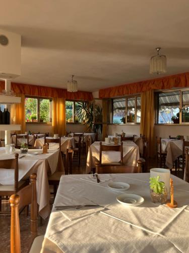 Restaurace v ubytování Hotel Lory