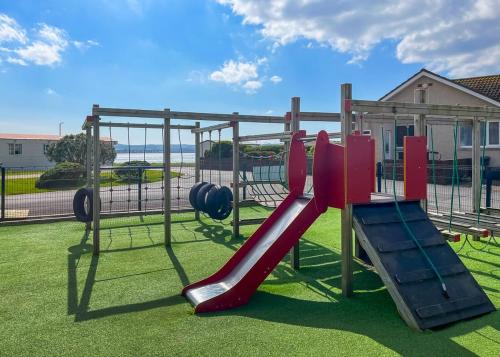 Herní místnost nebo prostor pro děti v ubytování Ryan Bay Holiday Park