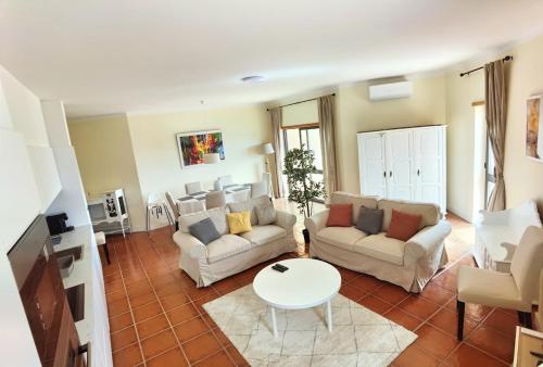 Lagos beach apartment for 8