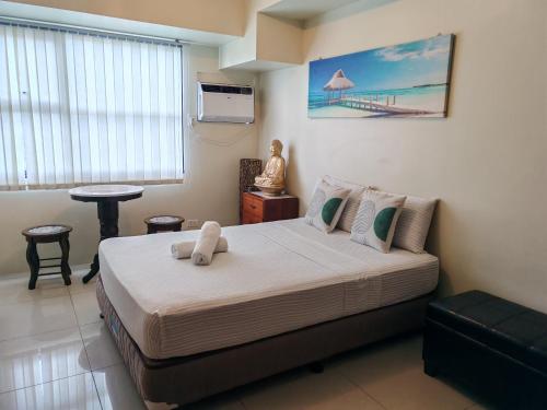 a bedroom with a large bed in a room at Lourdes Bedsit Horizon 101 in Cebu City