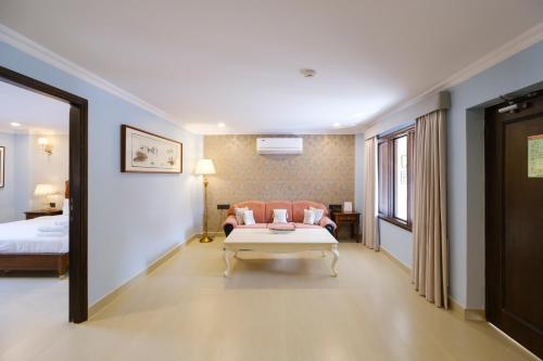 Postel nebo postele na pokoji v ubytování Kyra Wellness Resort