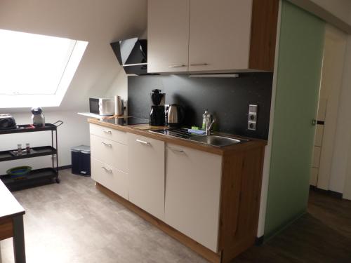 Kuchyň nebo kuchyňský kout v ubytování Ferienwohnung Regia Fulda - Künzell - Bachrain