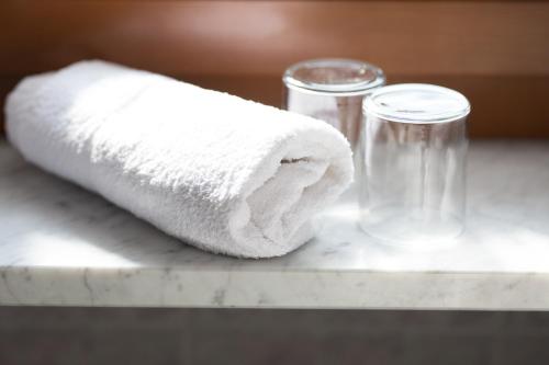 a roll of white towels sitting on a counter at LINGHOF in Tirolo