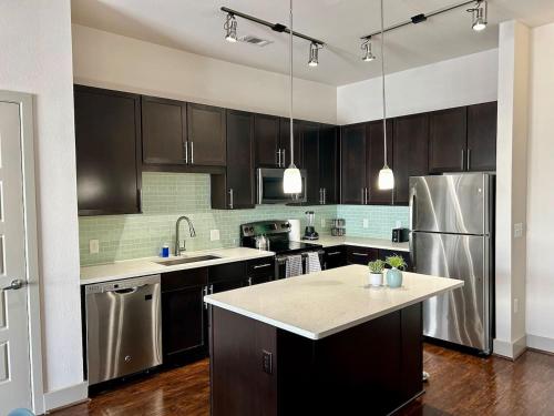 Η κουζίνα ή μικρή κουζίνα στο Central Heights functional 2B2B Longterm Condo