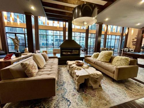 Χώρος καθιστικού στο Central Heights functional 2B2B Longterm Condo