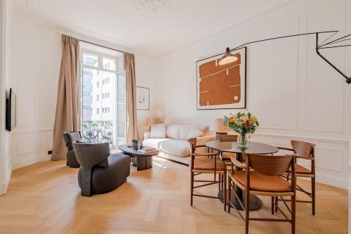 La Guitare 22 - Spacious 1 BR apartment in the center of Cannes, right behind Grand Hotel