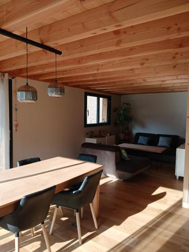 Photo de la galerie de l'établissement Magnifique chalet niché entre Lac & Montagne, à Allemont