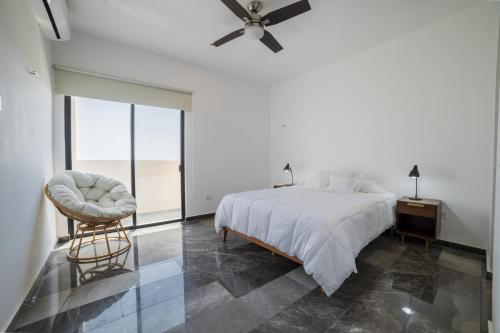 a bedroom with a bed and a ceiling fan at The Ocean Breeze Getaway at BocaMar in Uaymitun
