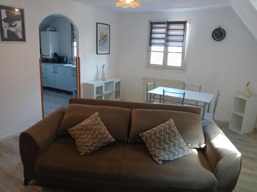 L échappée Belle Elégant Central