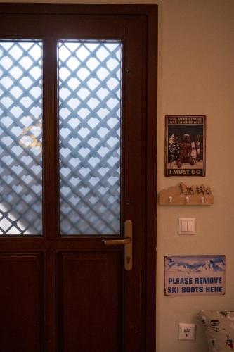 a door with a window in a room at PineNpeak in Arachova